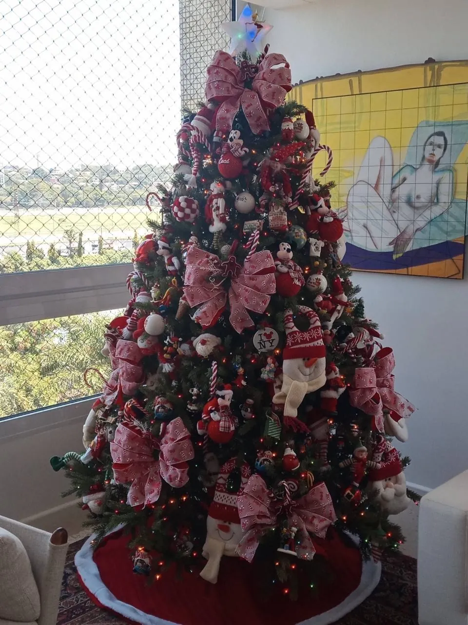 Árvore de Natal no estilo Doce Natal, criada por Regis Motta